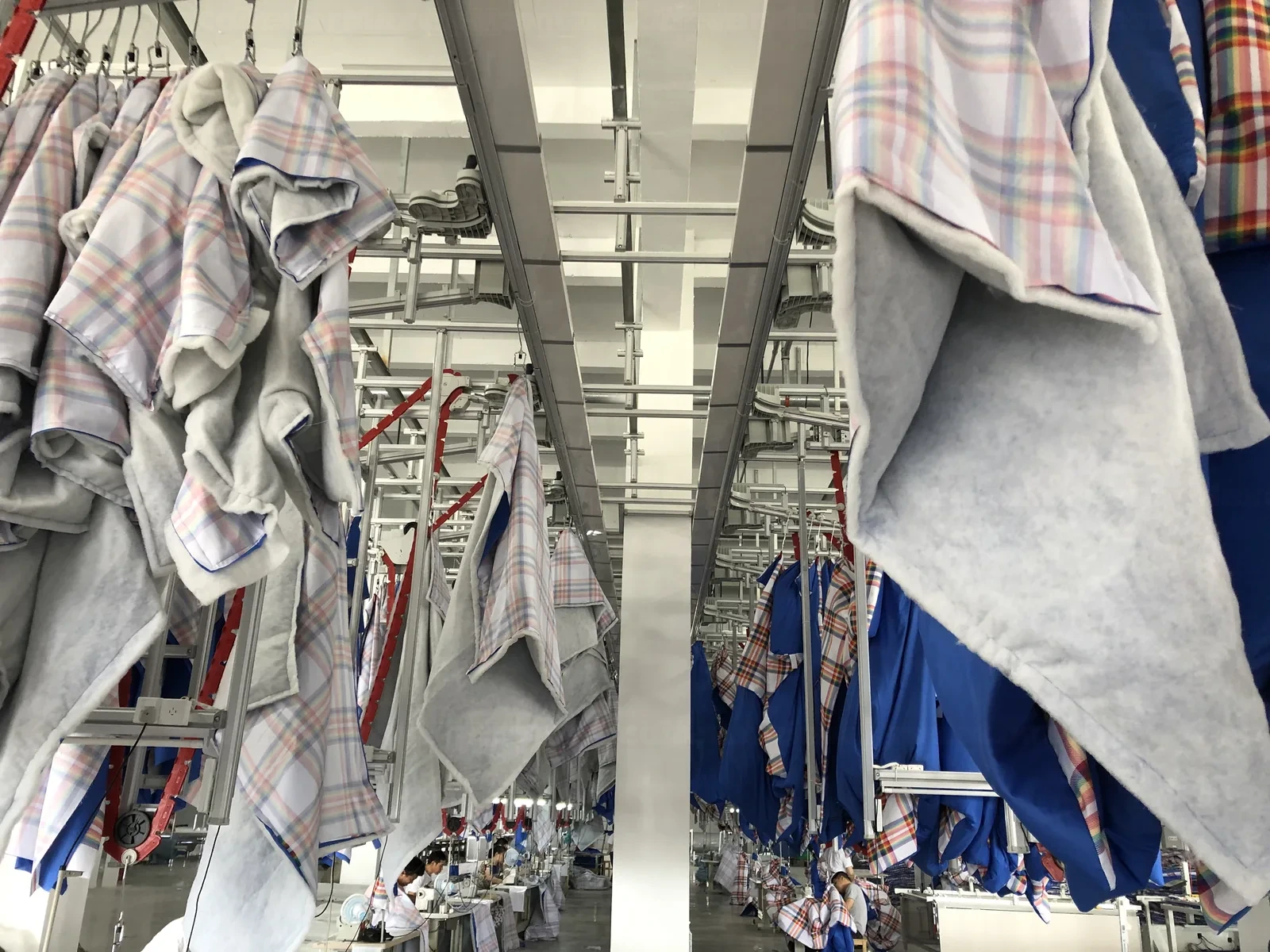CleverMax 행거 시스템을 갖춘 NewSega Home Textiles 침구 라인