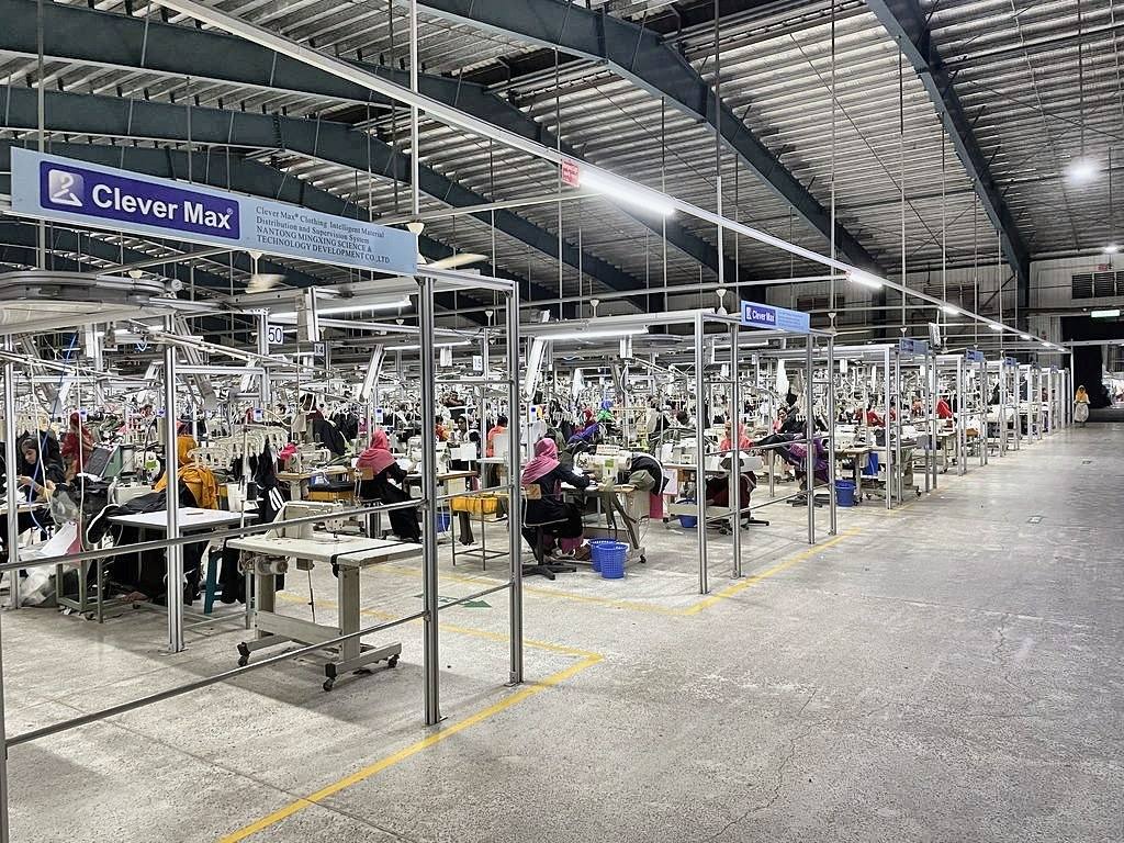 CleverMax hanger system on the YoungOne Group apparel production line