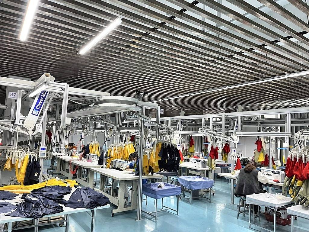 CleverMax hanger system on the production floor