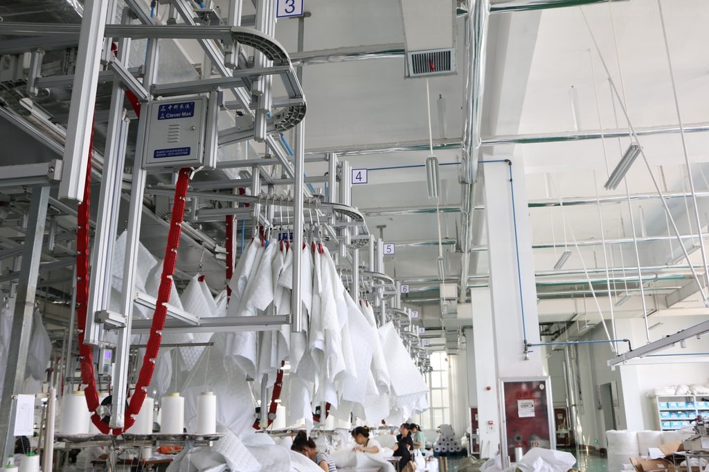 CleverMax Intelligent Warehousing System — CleverMax hanger system on site