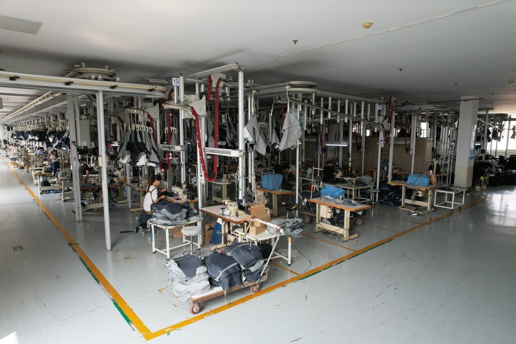 Hanger System for Denim & Casualwear — CleverMax hanger system in production