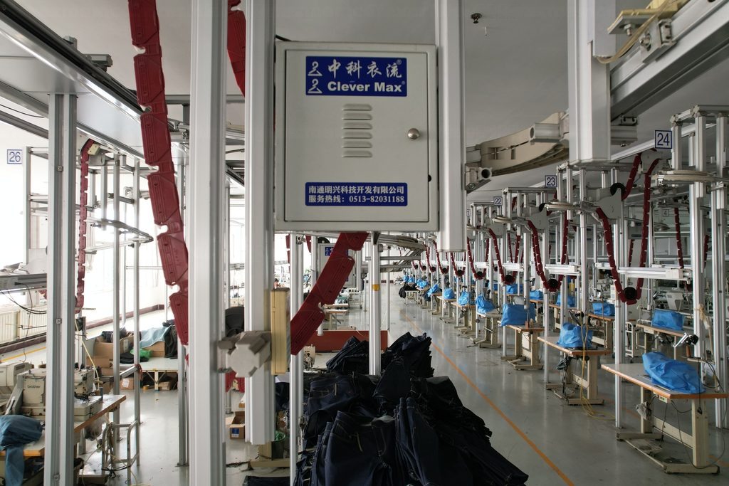 Hanger System for Denim & Casualwear — CleverMax hanger system in production