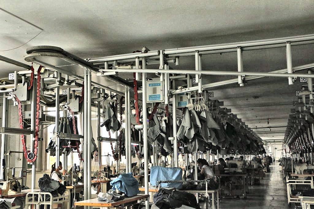 Hanger System for Denim & Casualwear — CleverMax hanger system in production
