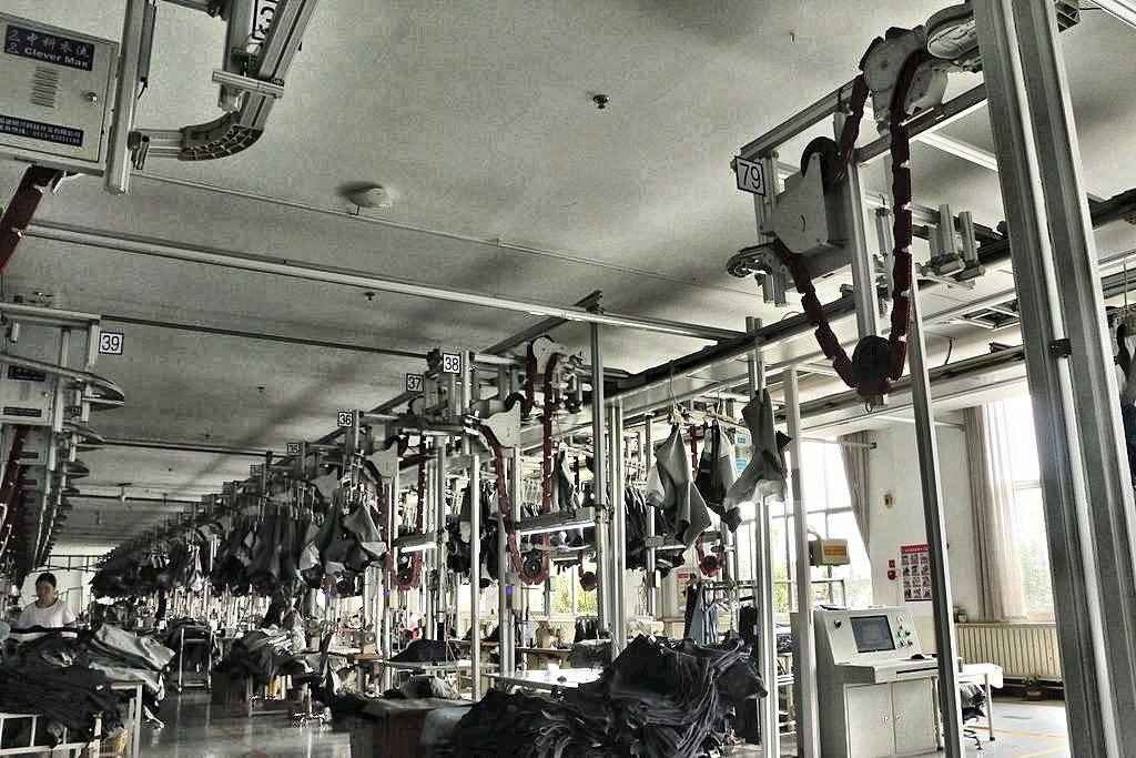 Hanger System for Denim & Casualwear — CleverMax hanger system in production