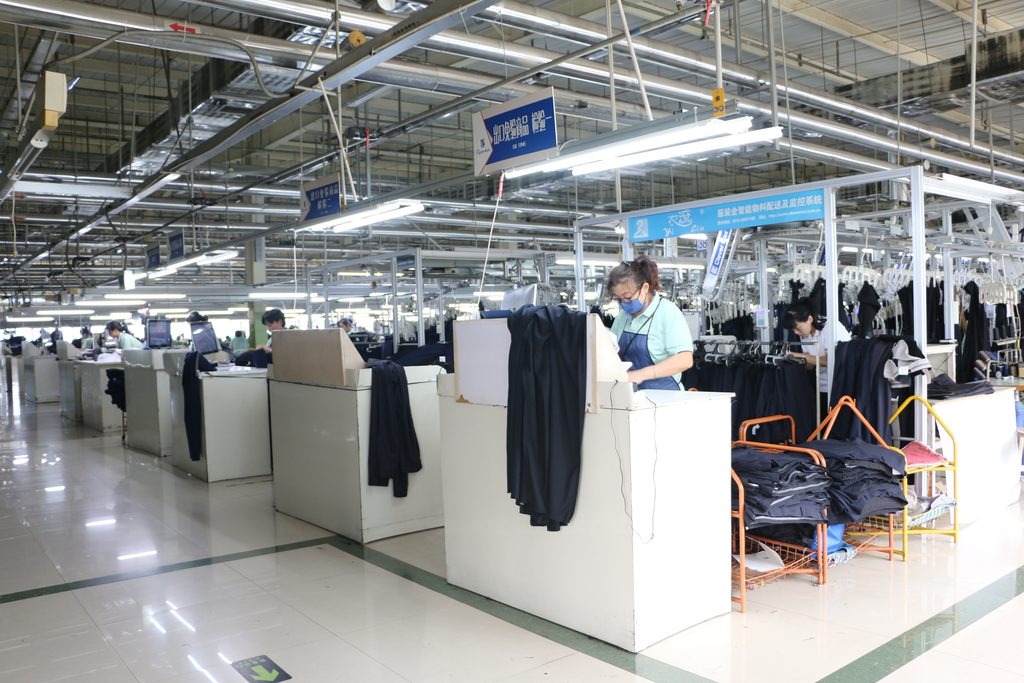 Hanger System for Outerwear & Suits — CleverMax hanger system in production