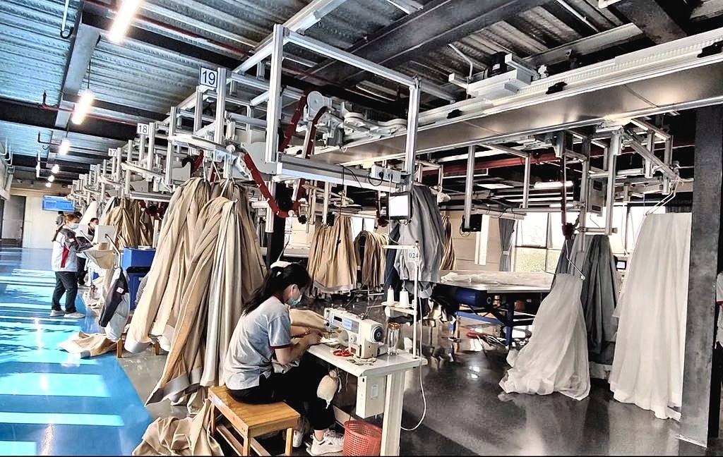 Heavyweight curtain hanger system line